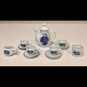 Miniature Muffy Vanderbear 7 piece tea set